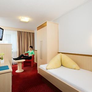 Pokój z łóżkiem king-size